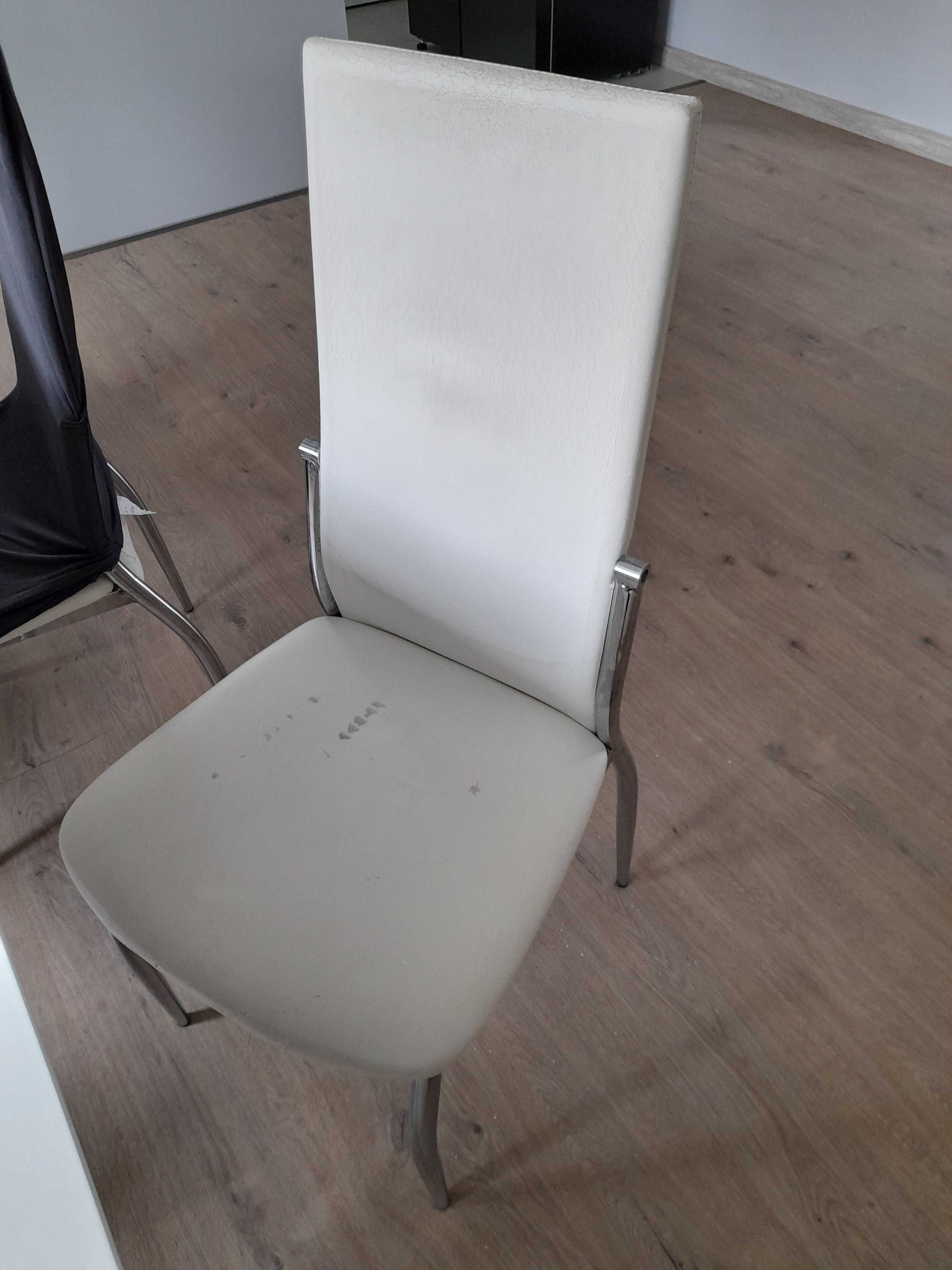 krzesła białe eko  skóra z metalowymi nóżkami pokrowce gratis