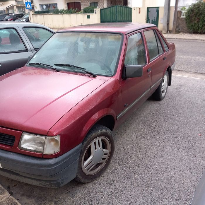 Carro Opel corsa avariado