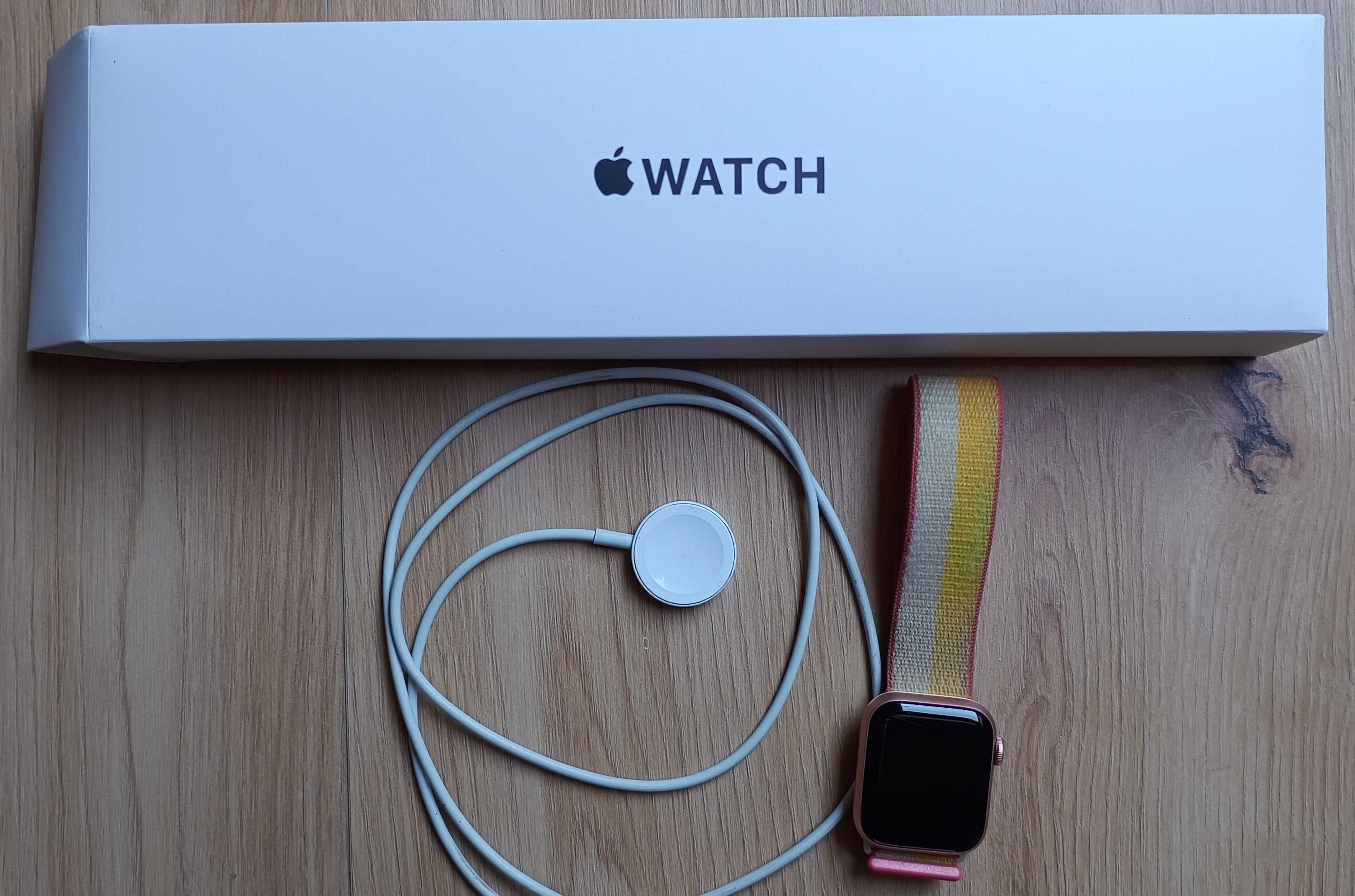 Smartwatch Apple Watch SE GPS + Cellular 40mm złoty