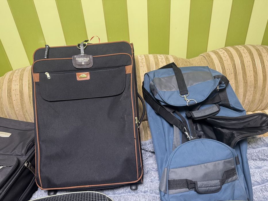 Чемодани, дорожні сумки