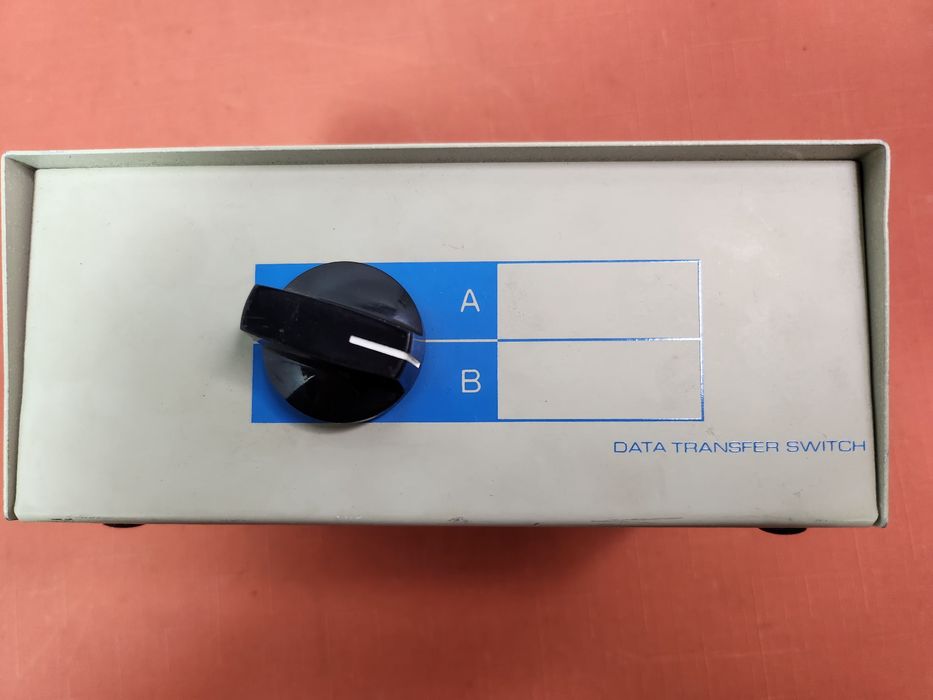 przełącznik do transferu danych (Data Transfer Switch).