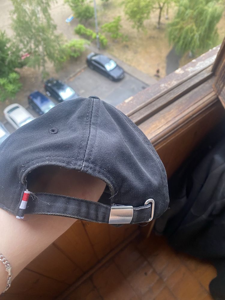 Продам бейсболку FILA