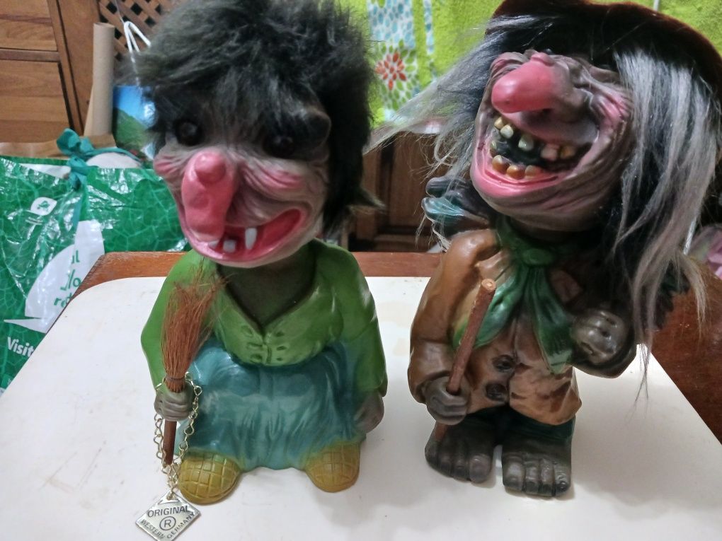 Bonecos bruxo e bruxa marca HEICO