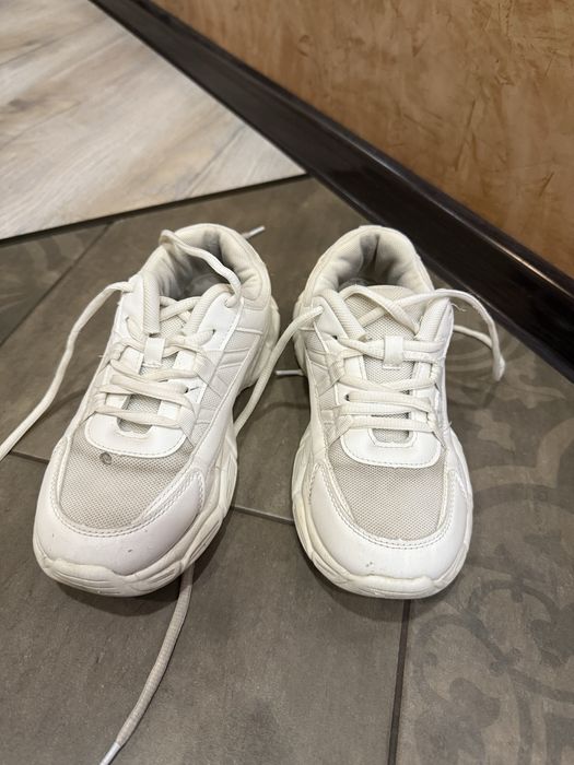 Кросівки на дівчинку