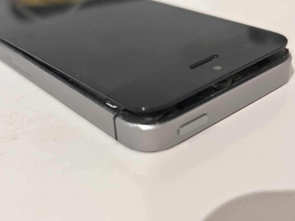 Iphone SE 2016 (gen1) uszkodzony