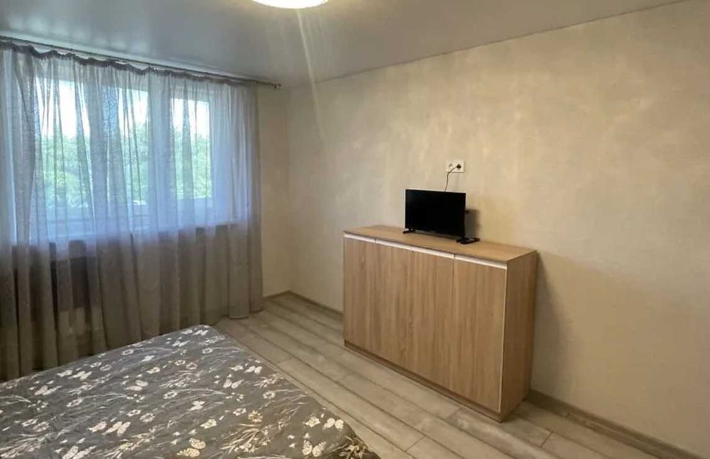 Сдам 3-х ком квартиру посуточно в Одессе по улице Жолио Кюри 64