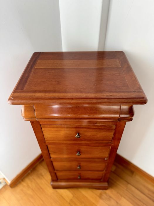 Mobiliário de Quarto de Solteiro – Madeira Cerejeira