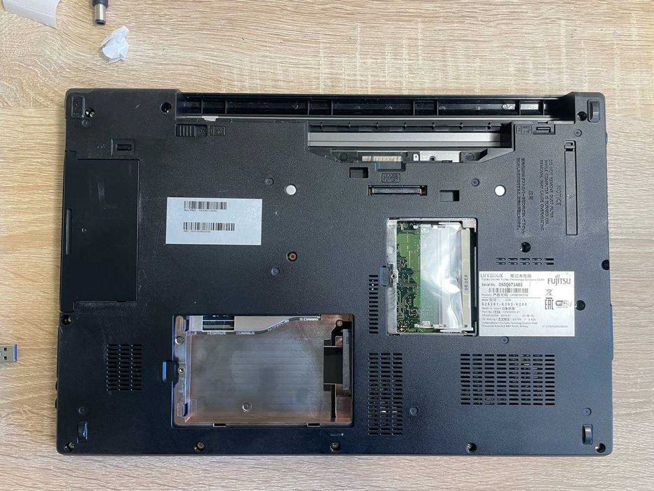 Нрутбук Fujitsu LifeBook E754 На запчастини або відновлення
