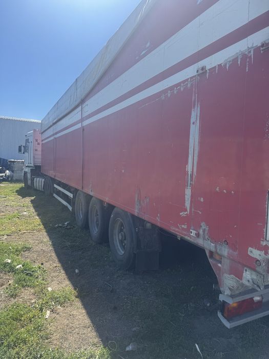 Renault Magnum з напівпричепом разом