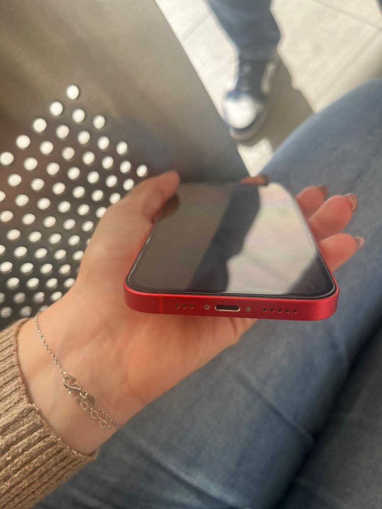 iPhone 12 vermelho