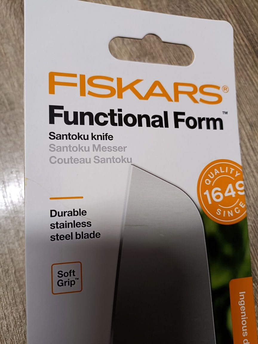 Nóż Fiskars Santoku