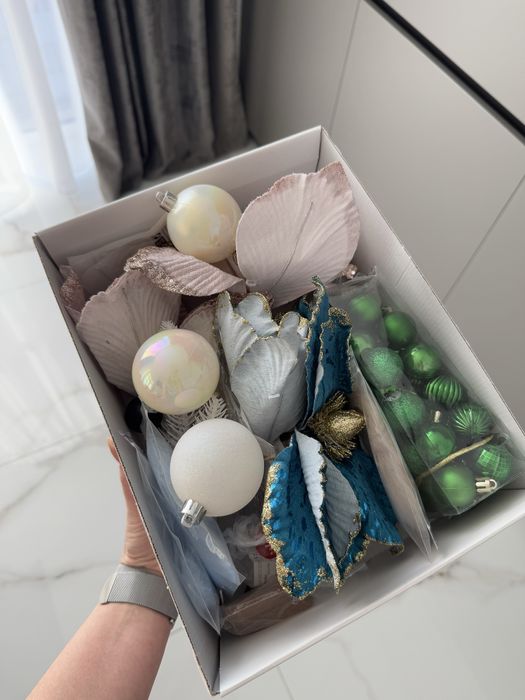 Рандомна коробка новорічних прикрас