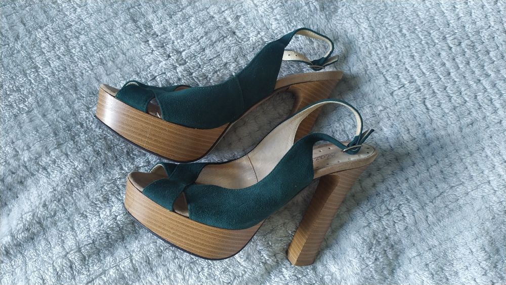 Sandały platforma rozm. 37 butelkowa zieleń