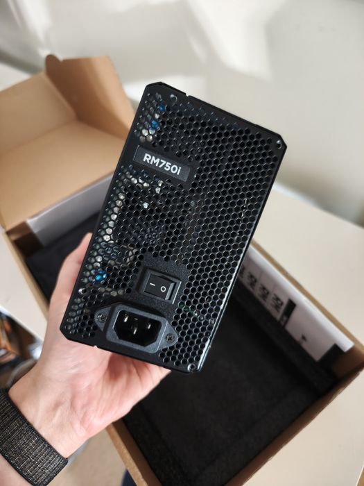 Corsair RM750i - Fonte de alimentação 750W