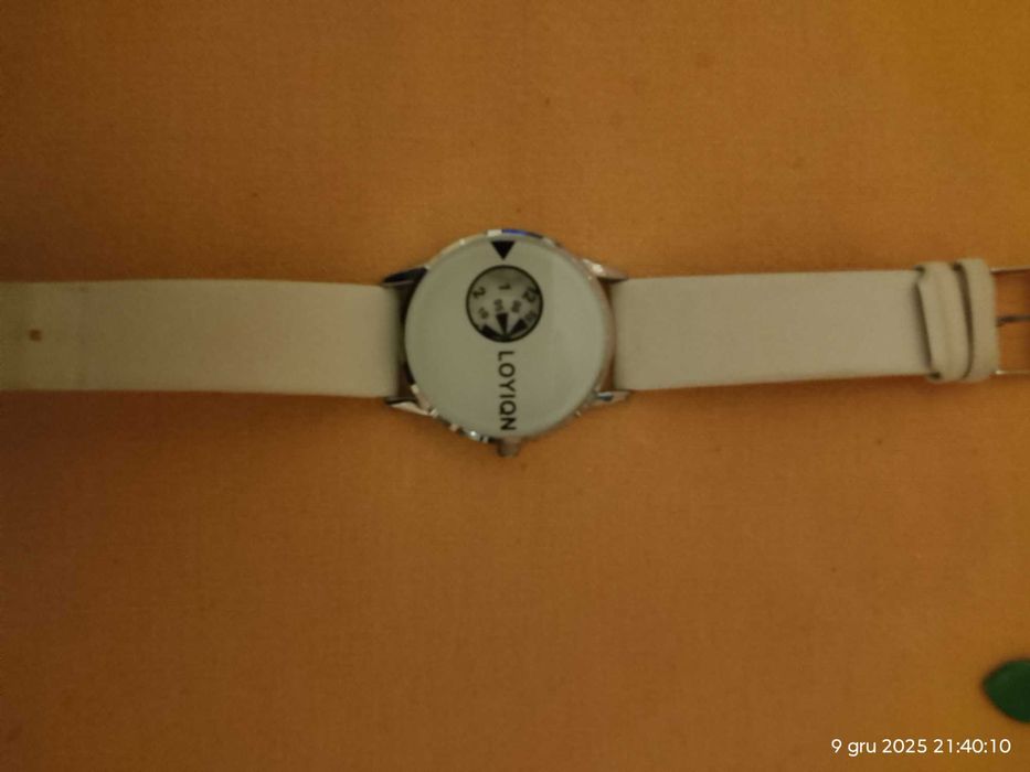 Zegarki damskie elektroniczne.