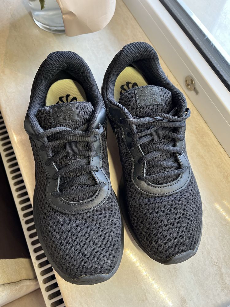 Кросівки оригінал NIKE TANJUN BLACK (40,5 розмір (26 см))