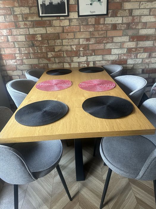 Loftowy drewniany stół