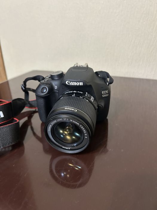 Камера Canon EOS 1200D