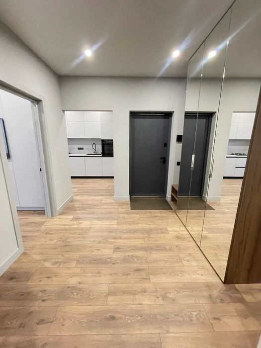 Немовірно світла та красива, двокімнатна квартира, вул. Молодіжна 5