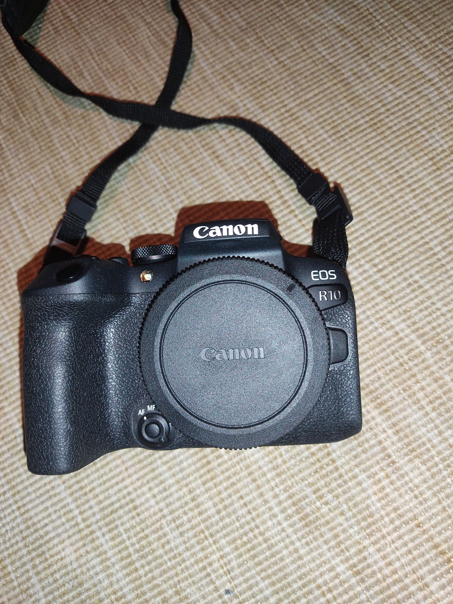 Canon EOS R10 mirrorless