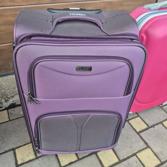 Чемодан, валіза на колесах