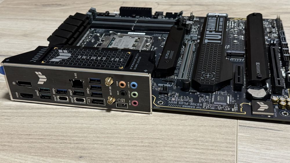 материнська плата asus tuf gaming x670e-plus wifi
