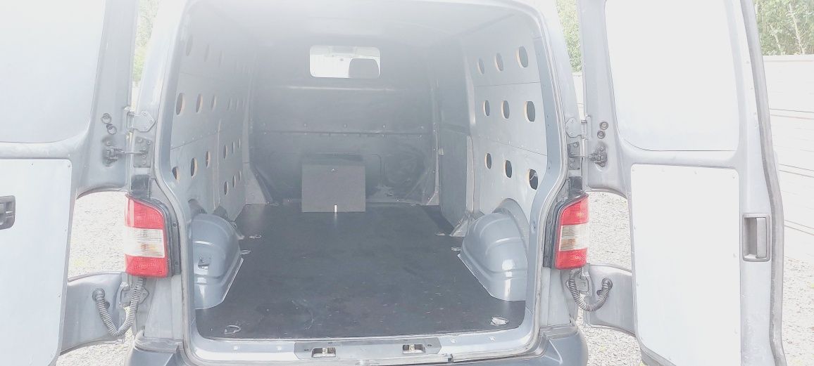 Vw t5 transporter  long 2.0tdi klima tempomat