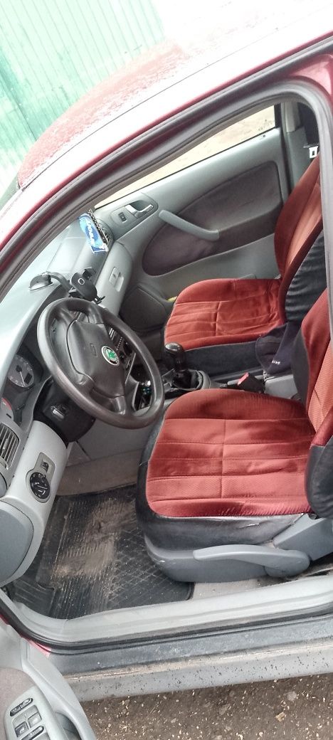Продам семейный автомобиль
