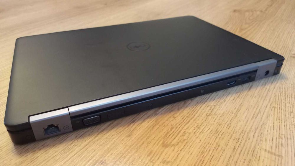 Laptop Dell Latitude E5470 i5-6300U/14" FHD/16GB RAM/240GB SSD +stacja