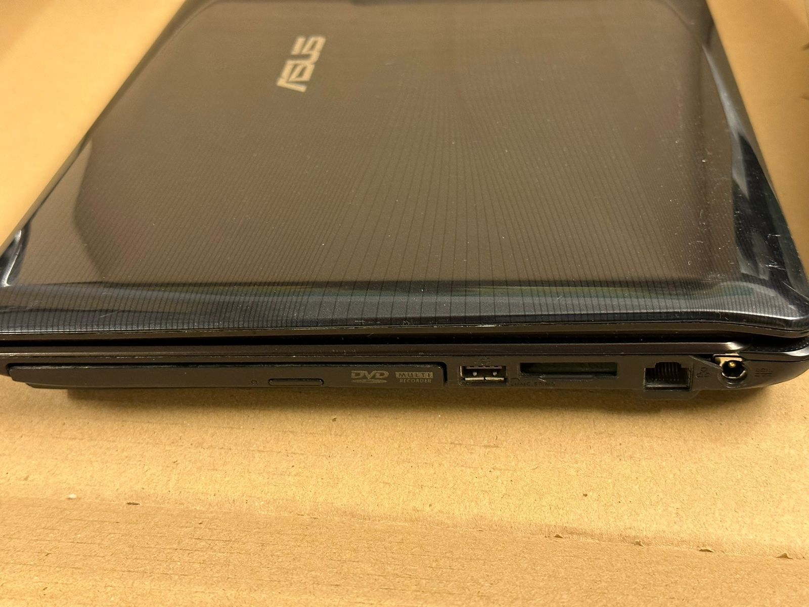 Ноутбук Asus X52D.