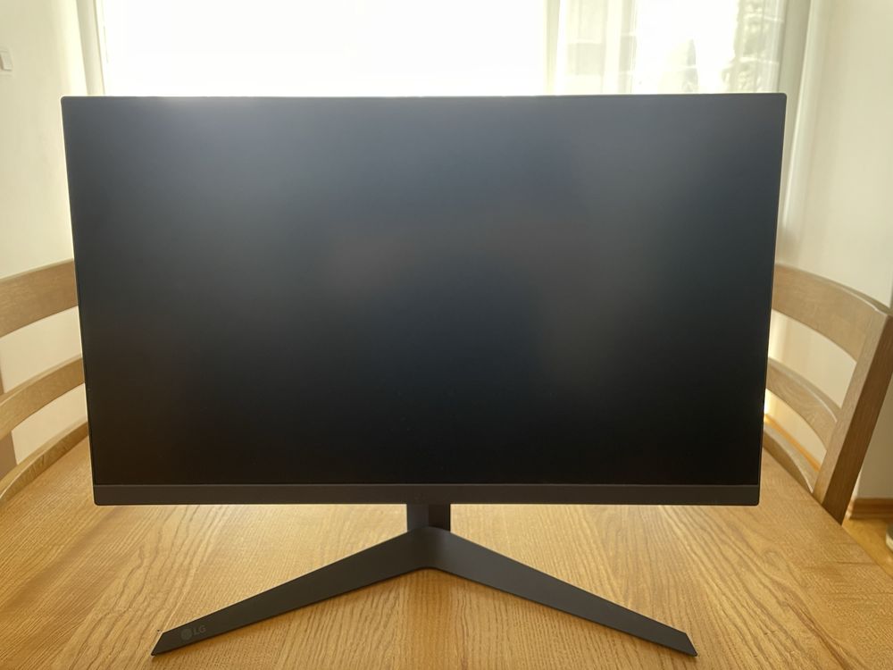 Komputer z monitorem