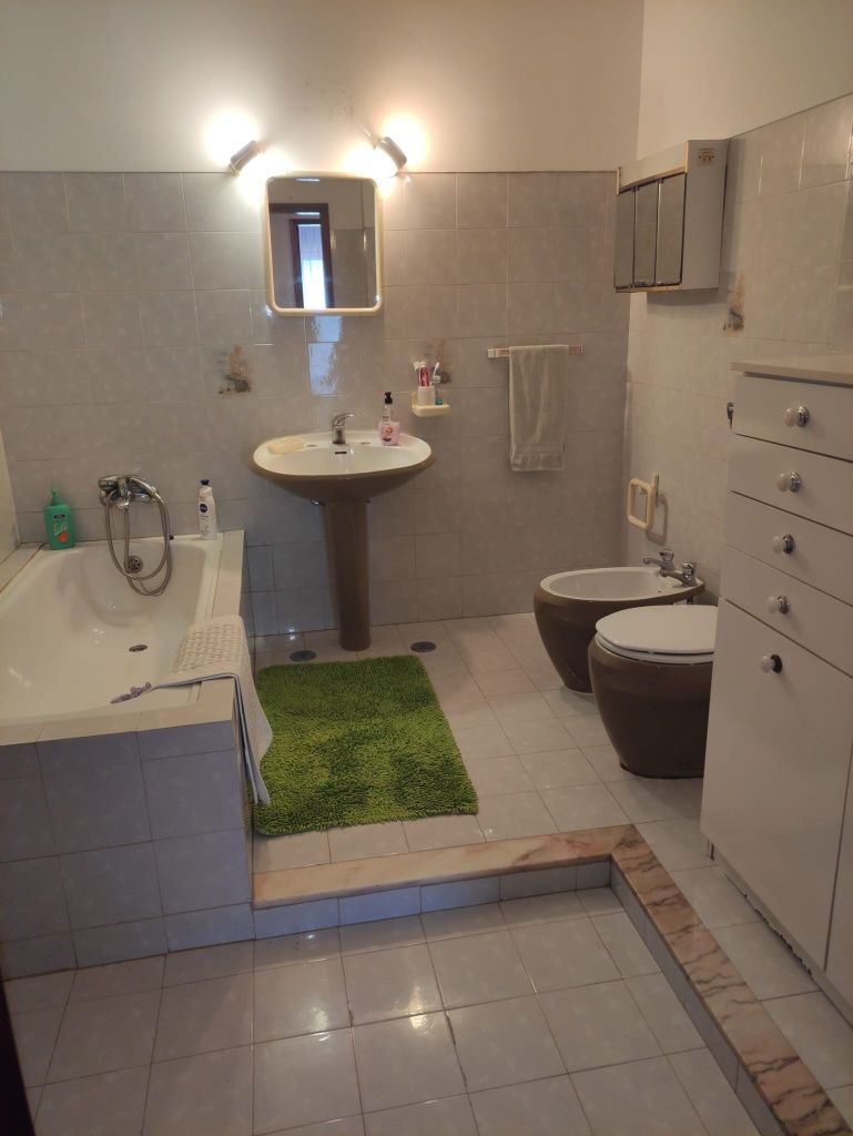 Apartamento T3, 2 WC, 1 varanda