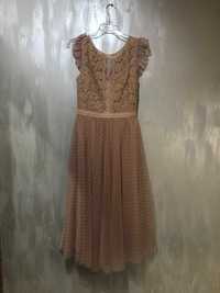 Pudrowo-różowa koronkowa sukienka midi rozmiar 36