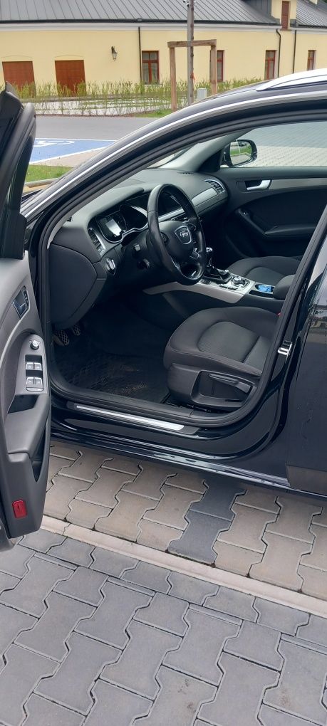 Audi a4 b8 1.8 tfsi 170 km mały przebieg  171tys  100%sprawne  2013rok