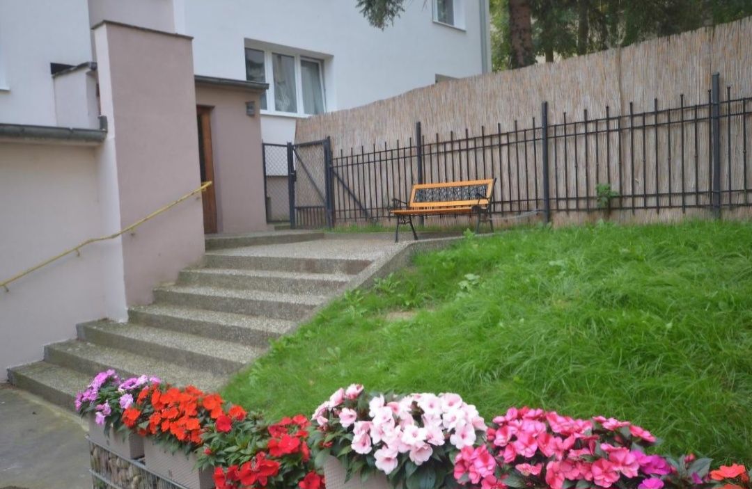 Kawalerka po remoncie z balkonem i parkingiem