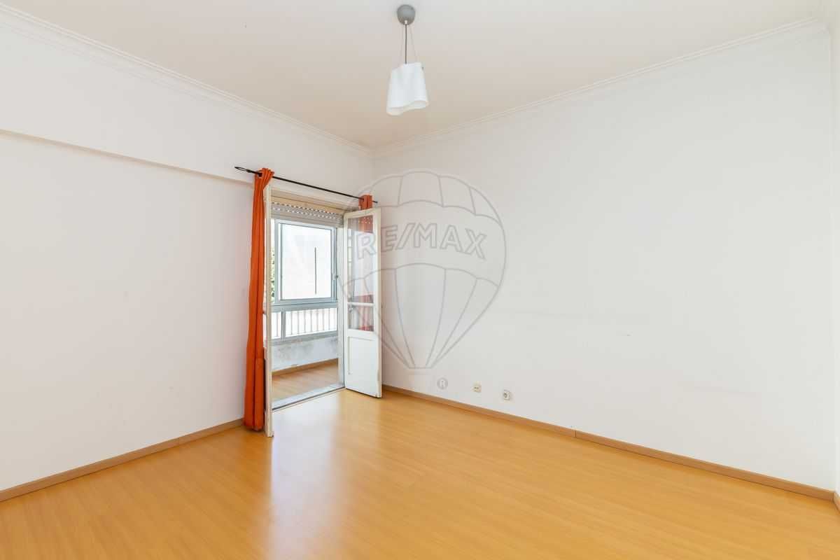 Apartamento T2 à venda em Torre da Marinha