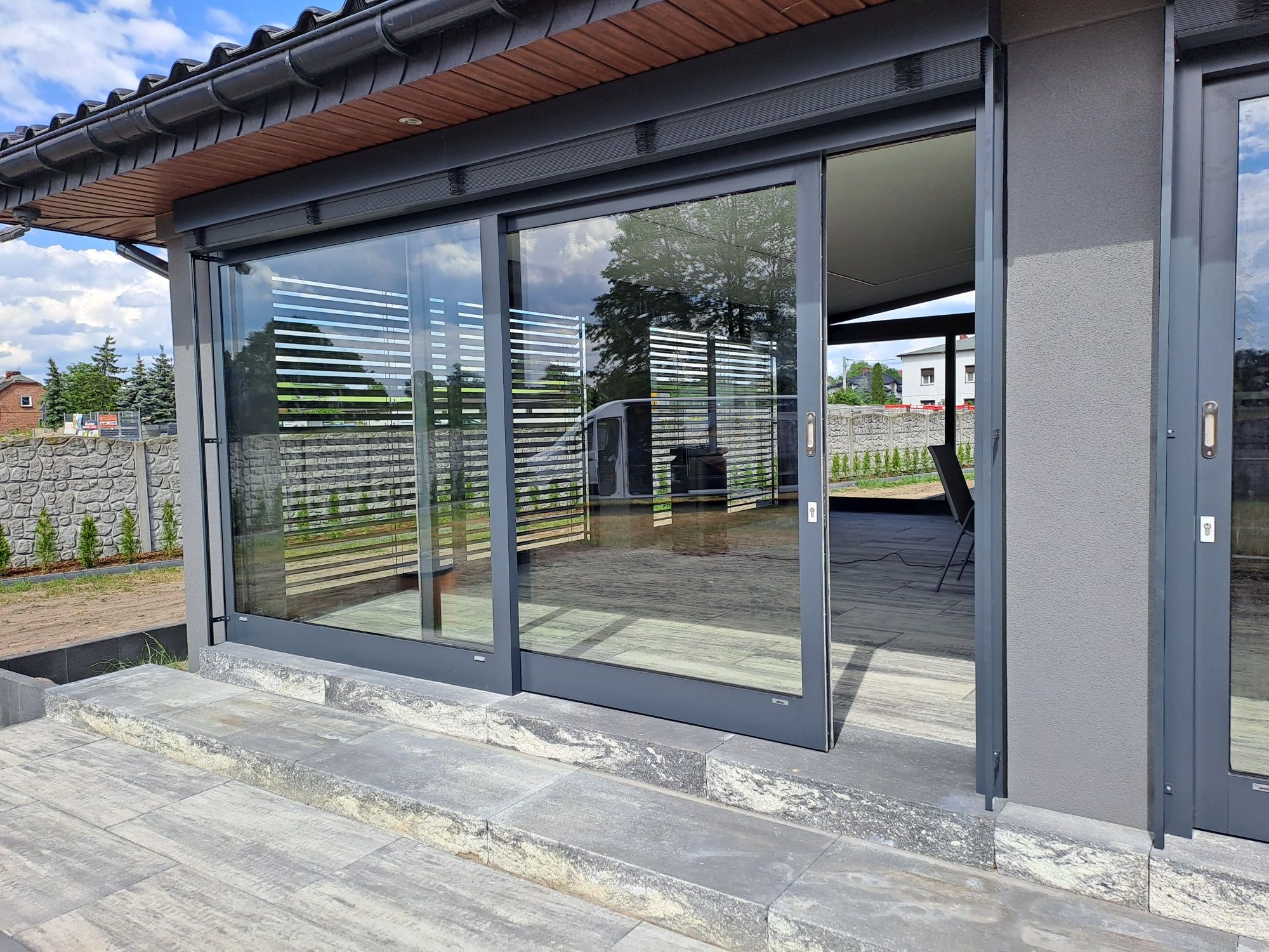 Żaluzje fasadowe z 90 c80 ? Pergola aluminiowa , rolety