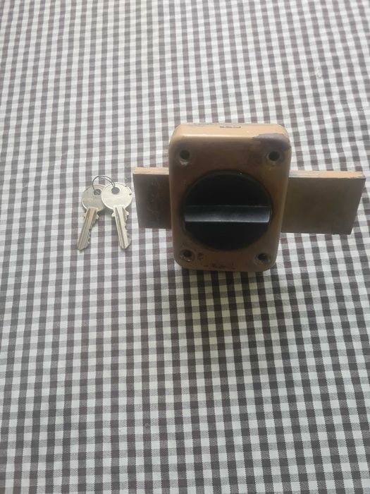 Zamek Nawierzchniowy Zasuwany Dzwi Bramy Biezowy 140mm +Klucze