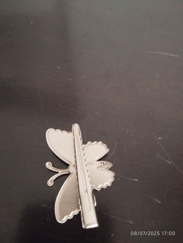 "Alfinete" em forma de borboleta