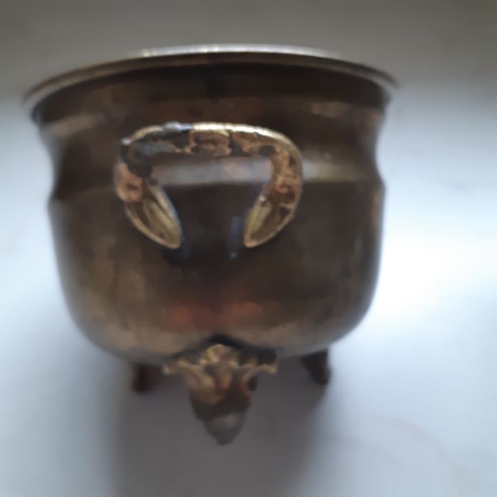 Mosiężna doniczka osłonka