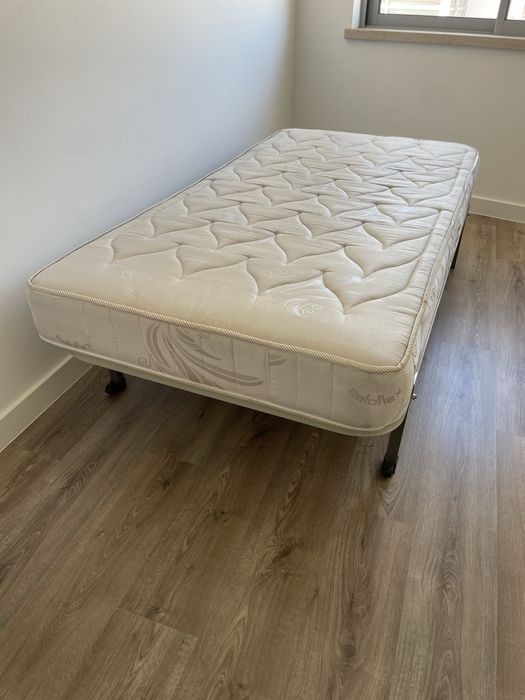 Colchão e estrado com pés