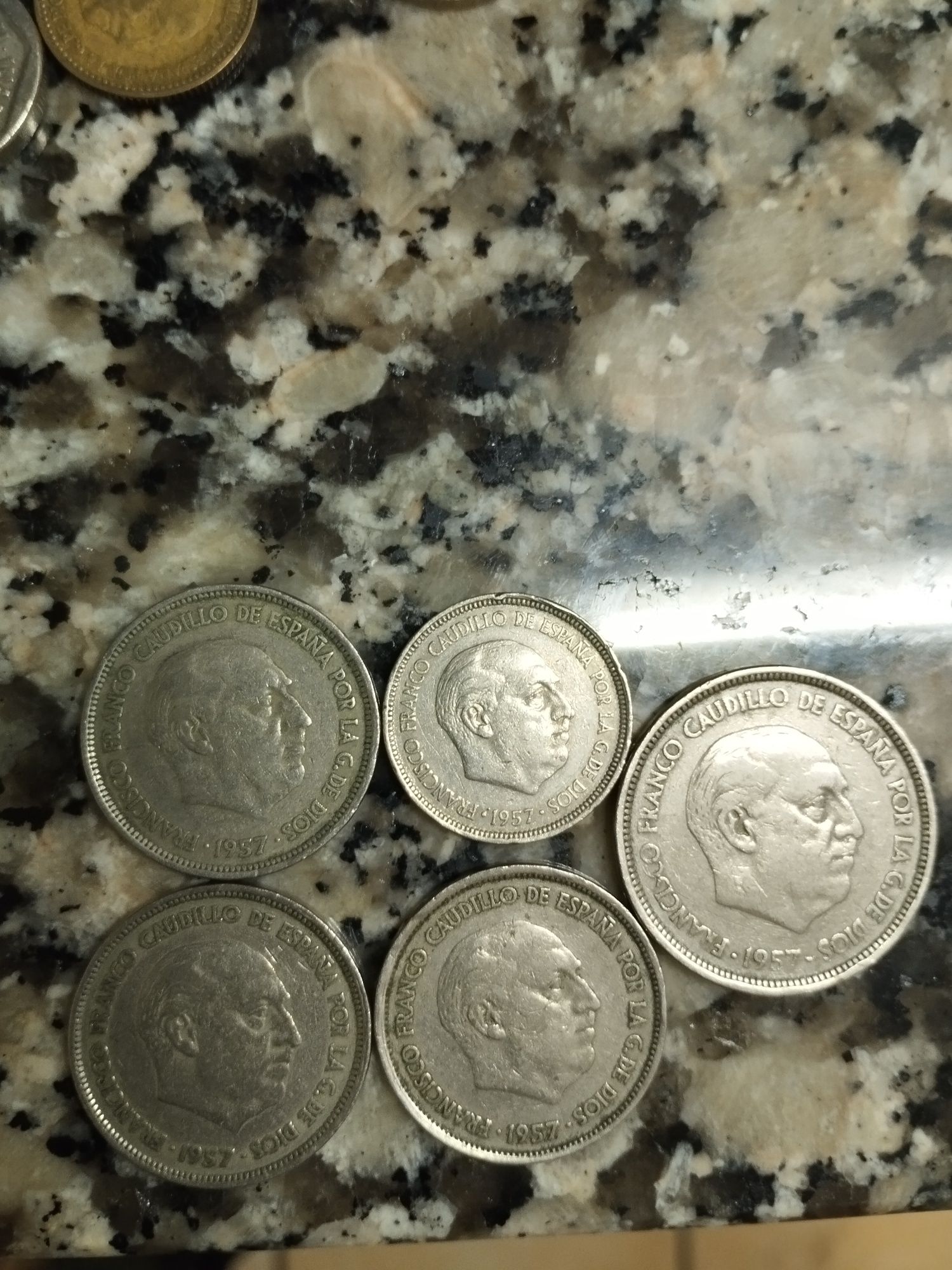 Vendo moedas antigas e raras.