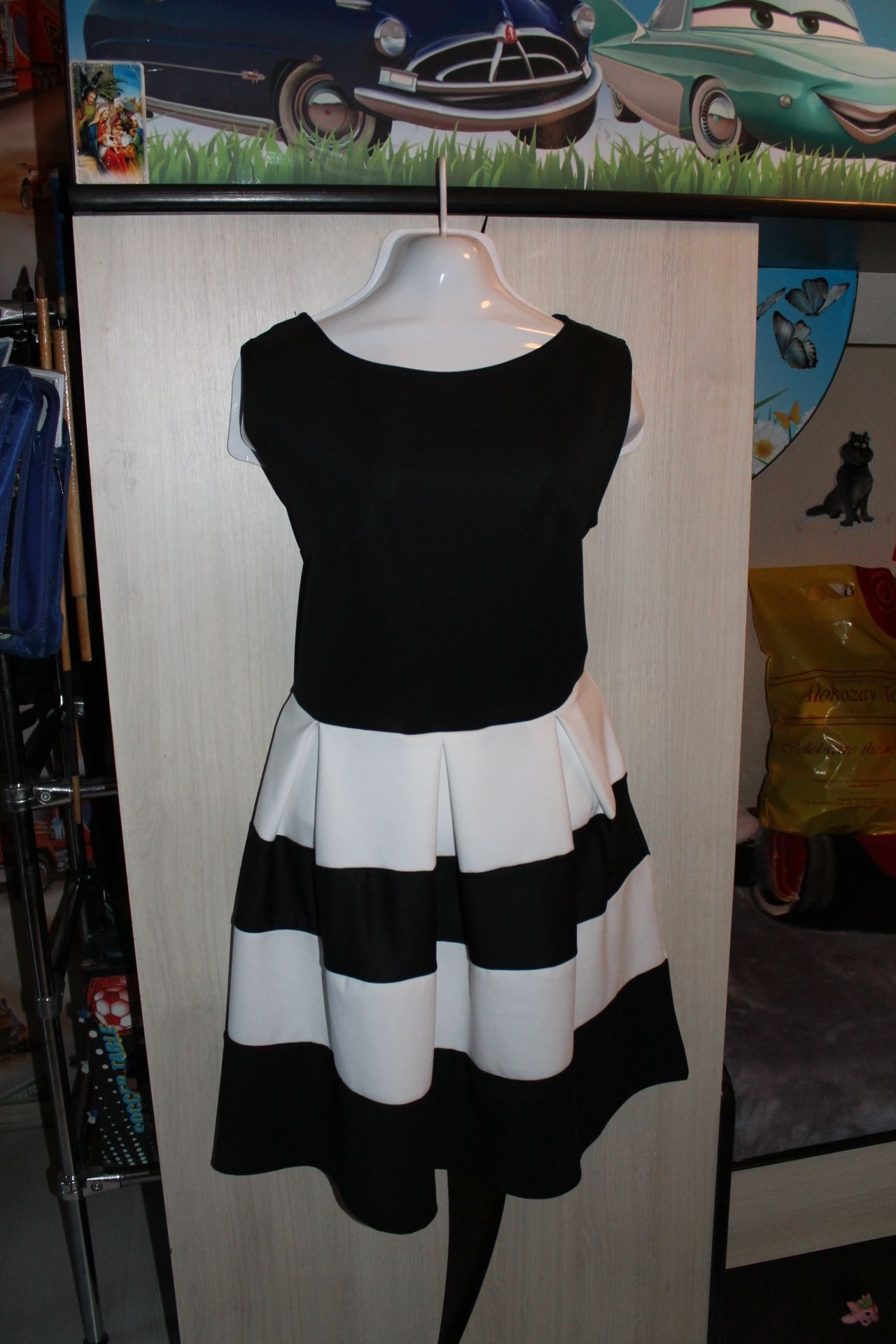 Плаття нарядне чорне з білим 50/52 розмір