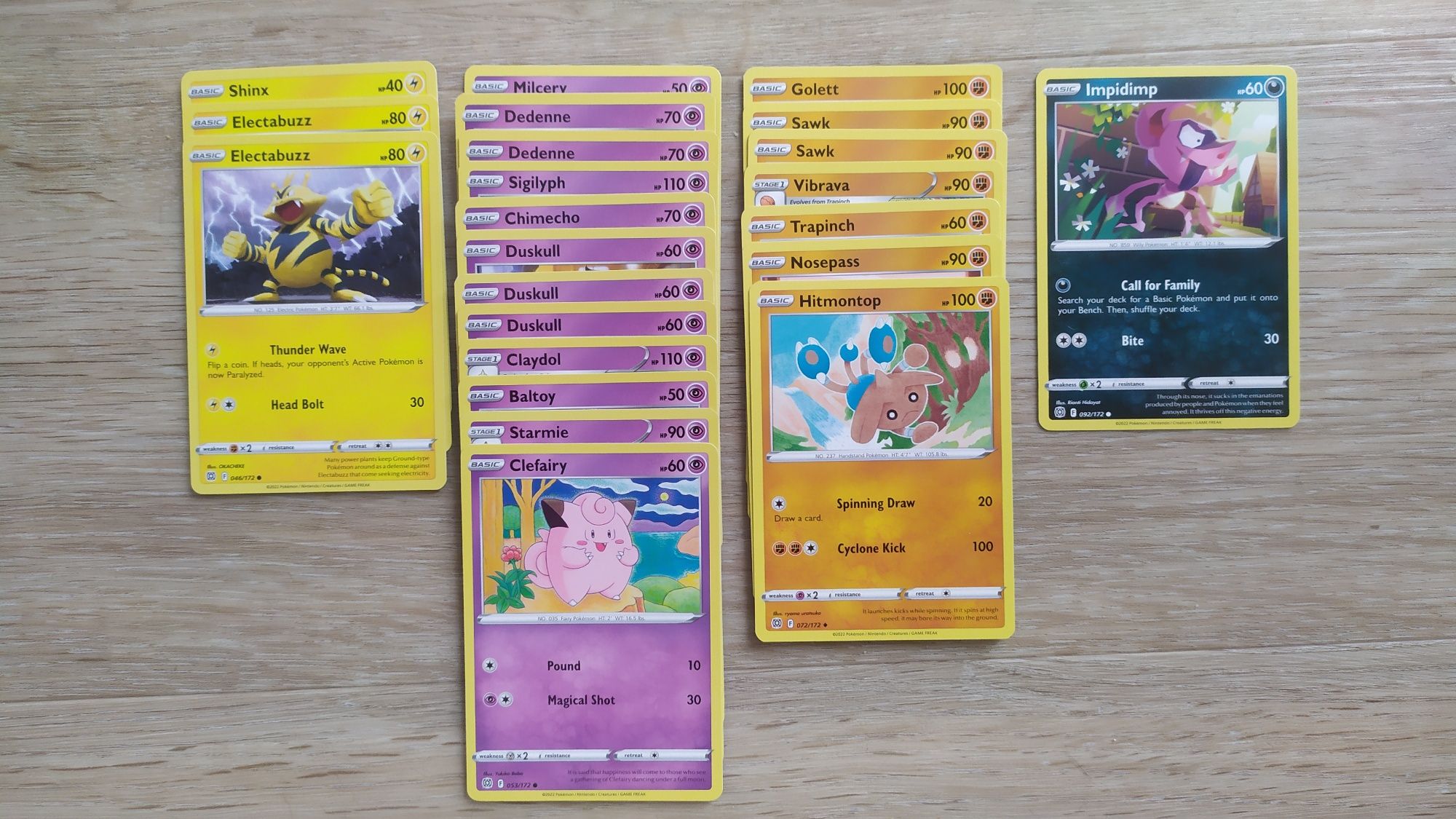 Conjunto de 70 cartas Pokémon Brilliant Stars - Sword & Shield