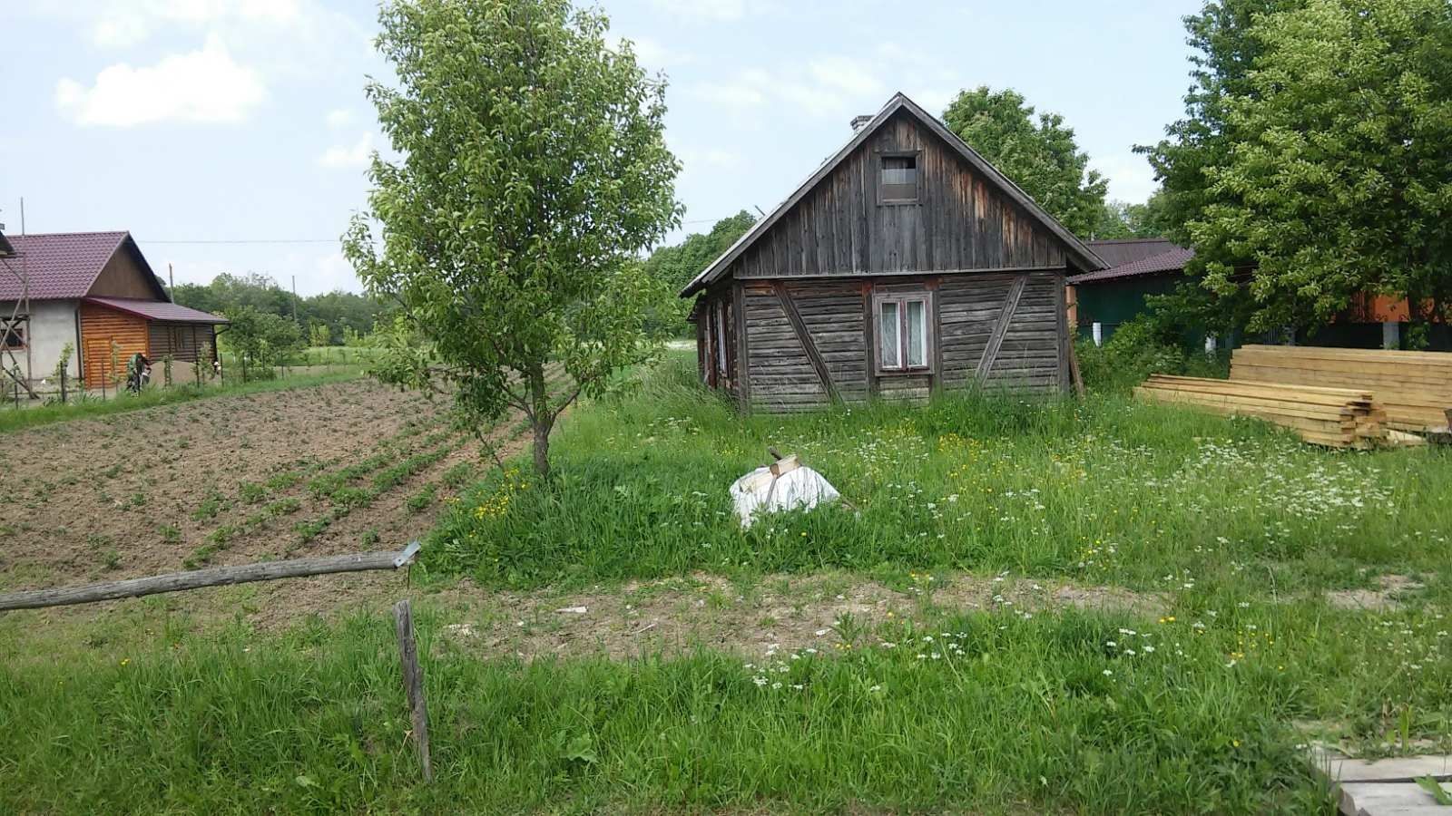 Продається будинок з присадибною ділянкою