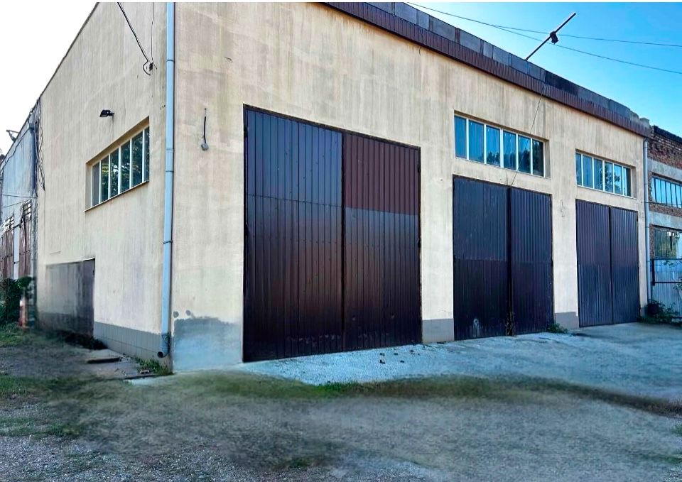 Комплекс з кранбалкою, два великі ангари - майстерні ,офіс.приміщення