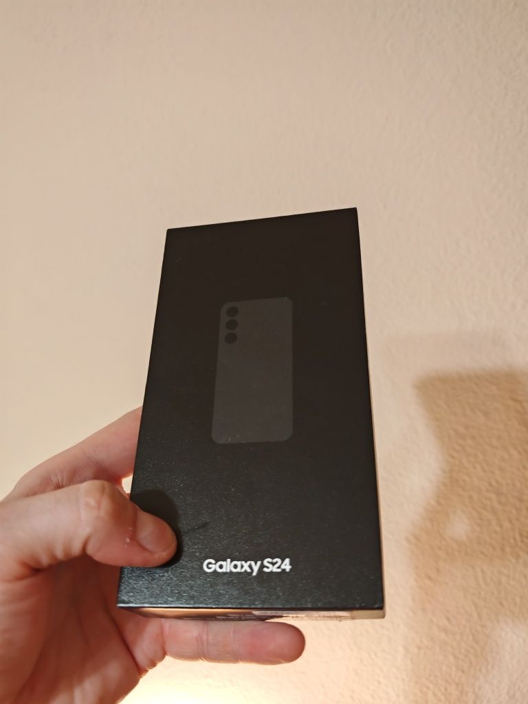Samsung Galaxy S24.Новый.8/256гб.0 циклов зарядки.