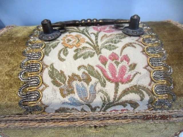 Ювелирная шкатулка бархат вышивка начало 19 века франция