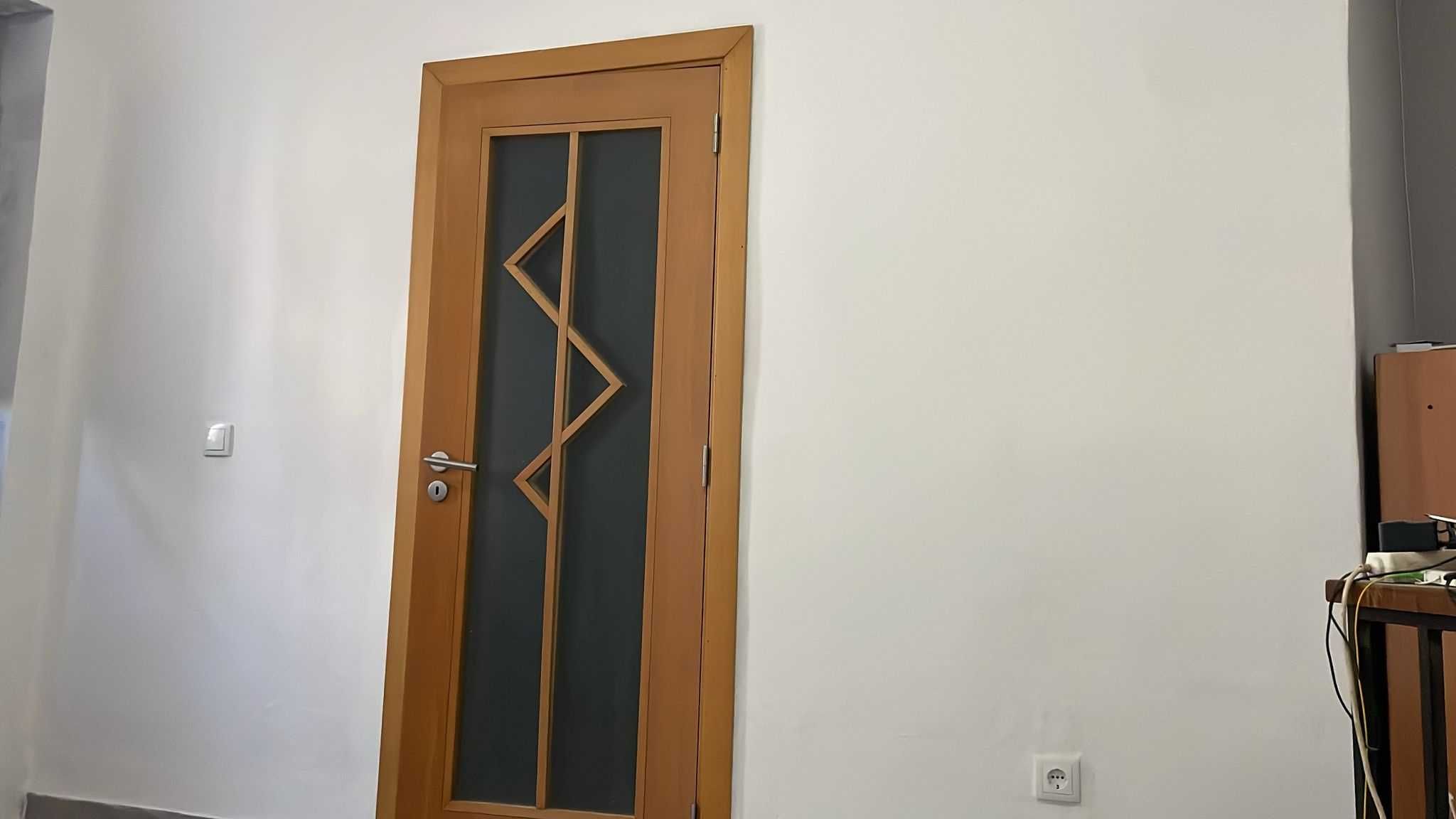 Portas de Interior em Madeira com Vidro – 4 unidades 50€ cada