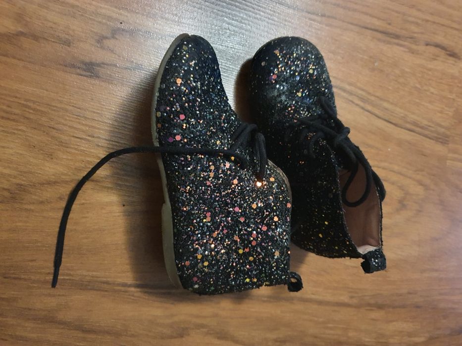Glamoursy buty dla dziewczynki brokatowe